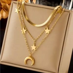 18k gold moon 🌙 and star ⭐️ necklace multilayer choker .